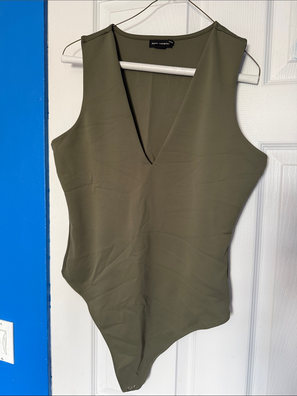 Good American Olive Green V-Neck Sleeveless Bodysuit